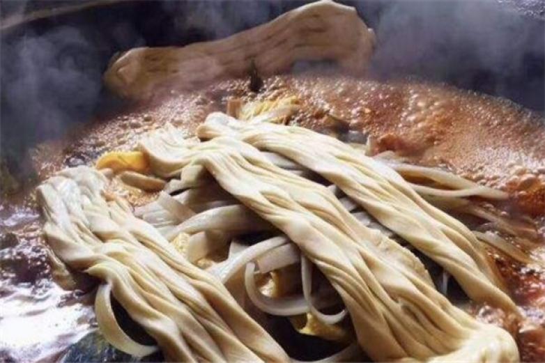 俊家铁锅炖鱼